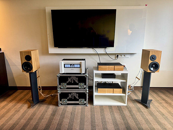  060226.stphwarsawOePhiAudioRoom1.jpg