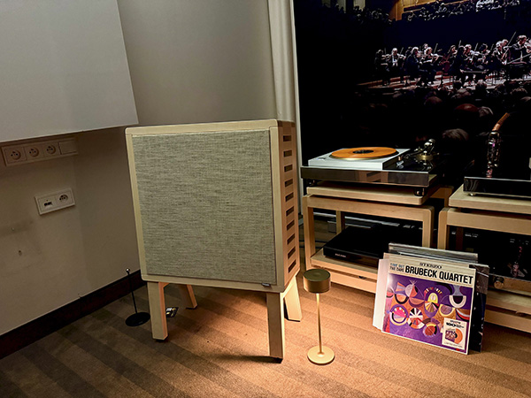  060226.stphwarsawSoftCollectivespeakerturnable1.jpg