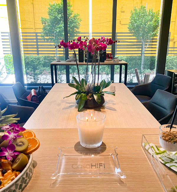 1022ret.Lifestyle-meeting-space