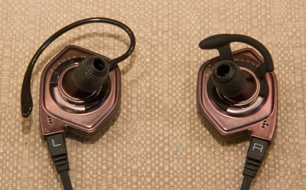 Audeze_iSine20_Photo_EarHooks