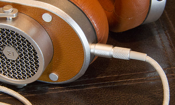 MasterDynamic_MH40_Photo_CableExit