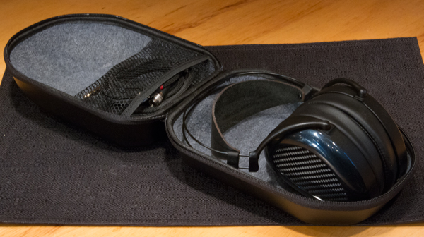 MrSpeakers_Aeon_Photo_InCase