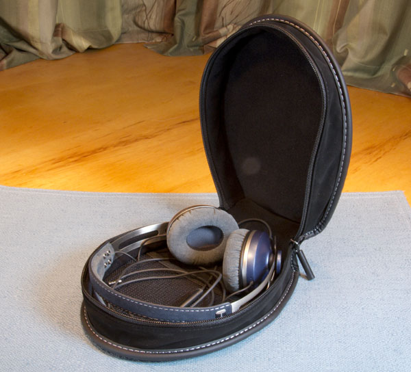 Sennheiser_MomentumOnEar_Photo_InCase