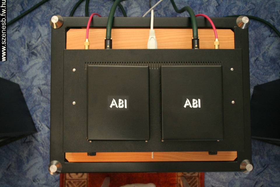 THE B4 SE HIGHEND POWER AMPLIFIER