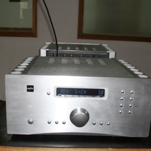 アンプ DIGITAL INTEGRATED AMPLIFIER SU-D9 d9.jpg?itok=y7UG3bq8